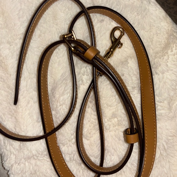 COPY - Michael Kors Sheila Medium Logo Backpack - Picture 5 of 5